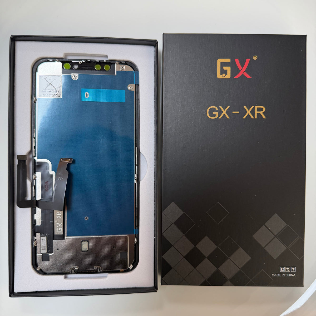 Incell HD+ LCD screen for iPhone XR in its tray, beside its labelled box